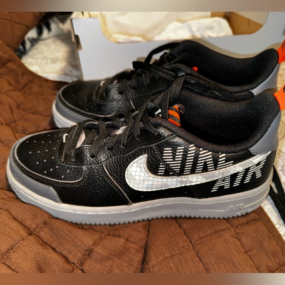Nike Air Force LV8 size 7Y